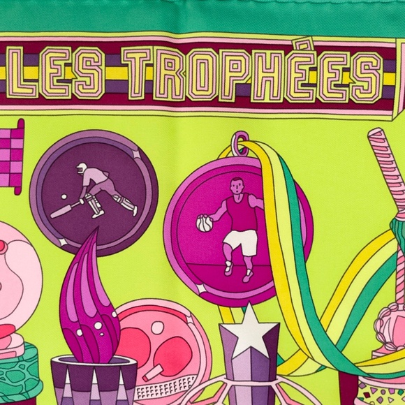 NWT Hermes Scarf Carré 90 "Les Trophées" in Green/Purple - Picture 3 of 10